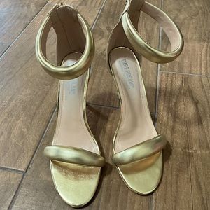 Cape Robbin Gold Sandal Size 9